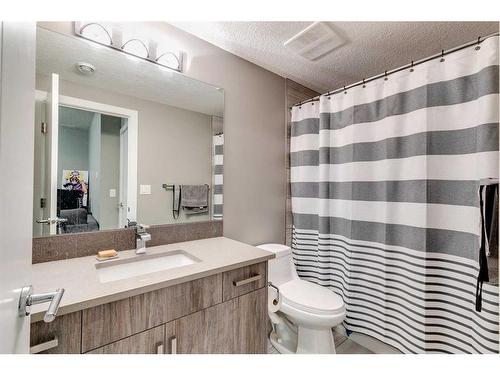 2-2626 24A Street Sw, Calgary, AB - Indoor Photo Showing Bathroom