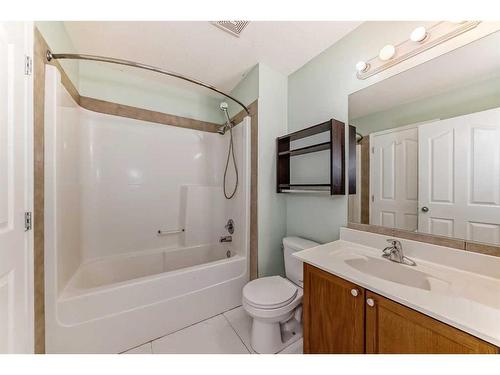 1501-703 Luxstone Square Sw, Airdrie, AB - Indoor Photo Showing Bathroom