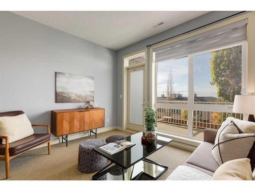 9-148 Rockyledge View Nw, Calgary, AB - Indoor Photo Showing Living Room