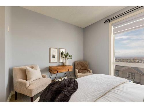 9-148 Rockyledge View Nw, Calgary, AB - Indoor Photo Showing Bedroom