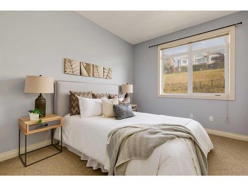 9-148 Rockyledge View Nw, Calgary, AB - Indoor Photo Showing Bedroom