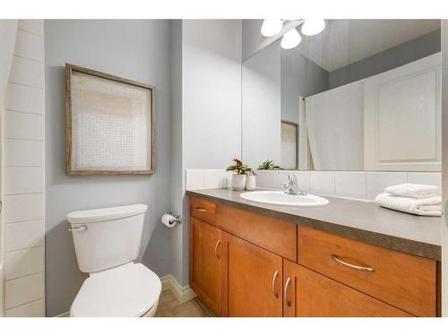 9-148 Rockyledge View Nw, Calgary, AB - Indoor Photo Showing Bathroom