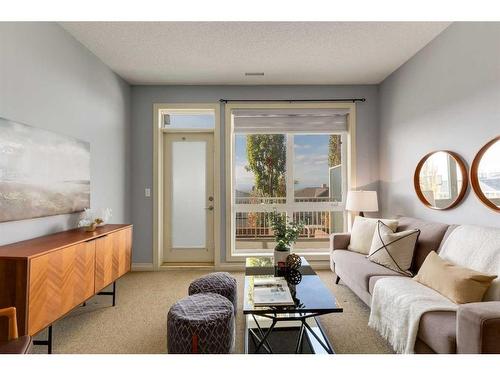 9-148 Rockyledge View Nw, Calgary, AB - Indoor Photo Showing Living Room