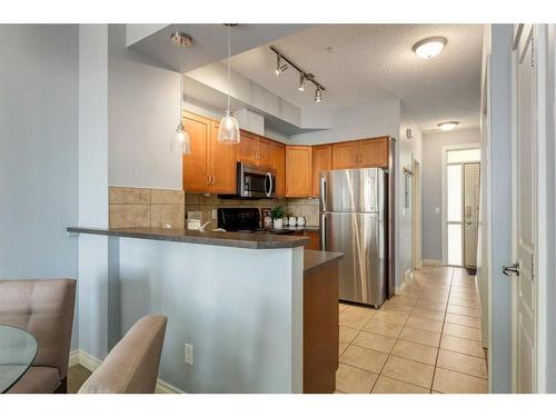 9-148 Rockyledge View Nw, Calgary, AB - Indoor Photo Showing Kitchen