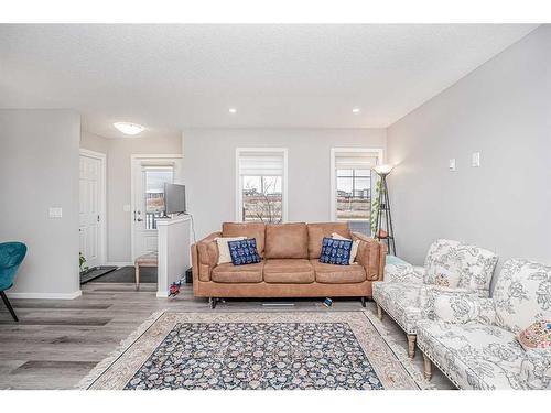 11125 Cityscape Drive Ne, Calgary, AB - Indoor Photo Showing Living Room