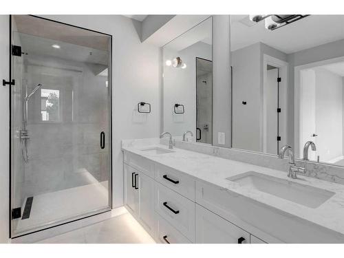 910 32 Street Nw, Calgary, AB - Indoor Photo Showing Bathroom