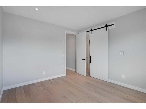 910 32 Street Nw, Calgary, AB - Indoor Photo Showing Other Room