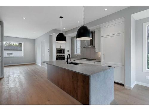 910 32 Street Nw, Calgary, AB - Indoor Photo Showing Kitchen With Upgraded Kitchen