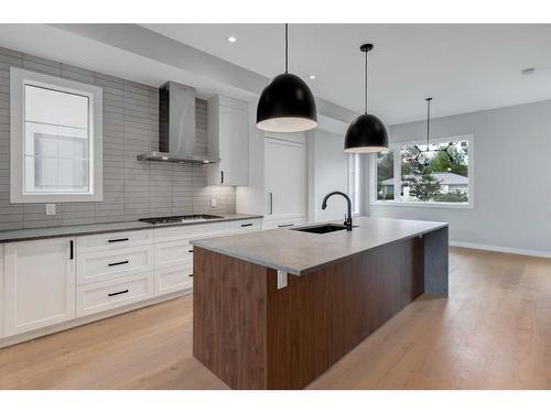 910 32 Street Nw, Calgary, AB - Indoor Photo Showing Kitchen With Upgraded Kitchen