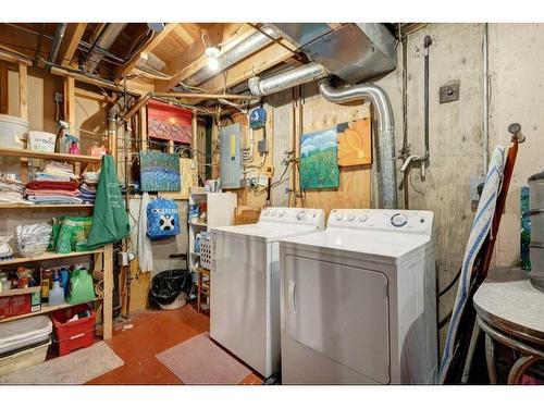 931 Maplecroft Road Se, Calgary, AB - Indoor Photo Showing Laundry Room