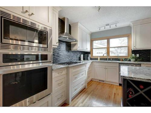 931 Maplecroft Road Se, Calgary, AB - Indoor Photo Showing Kitchen With Upgraded Kitchen