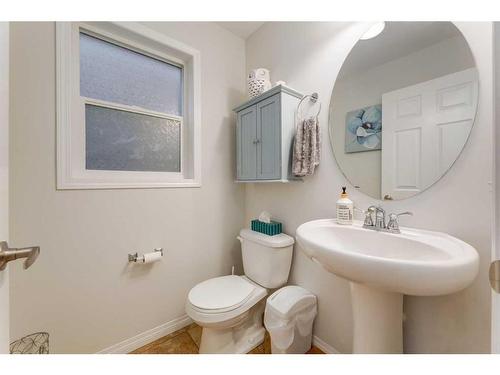 1019 Windhaven Close Sw, Airdrie, AB - Indoor Photo Showing Bathroom