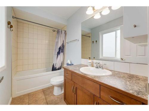 1019 Windhaven Close Sw, Airdrie, AB - Indoor Photo Showing Bathroom