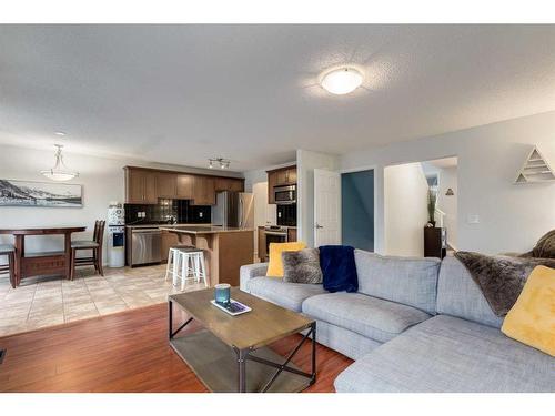 1019 Windhaven Close Sw, Airdrie, AB - Indoor Photo Showing Living Room