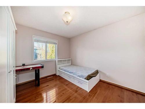 180 Panatella Close Nw, Calgary, AB - Indoor Photo Showing Bedroom