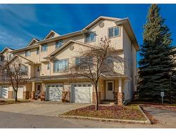 95 Country Hills Cove NW Calgary, AB T3K 5G7