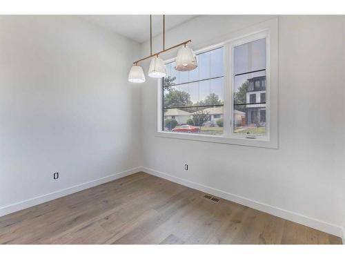 912 32 Street Nw, Calgary, AB - Indoor Photo Showing Other Room