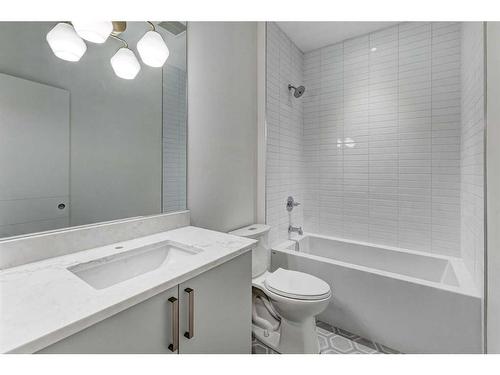 912 32 Street Nw, Calgary, AB - Indoor Photo Showing Bathroom