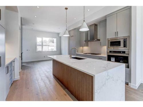 912 32 Street Nw, Calgary, AB - Indoor Photo Showing Kitchen With Upgraded Kitchen