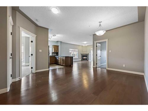 504-20 Discovery Ridge Close Sw, Calgary, AB - Indoor Photo Showing Living Room