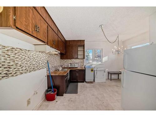 8532 34 Avenue Nw, Calgary, AB - Indoor Photo Showing Kitchen