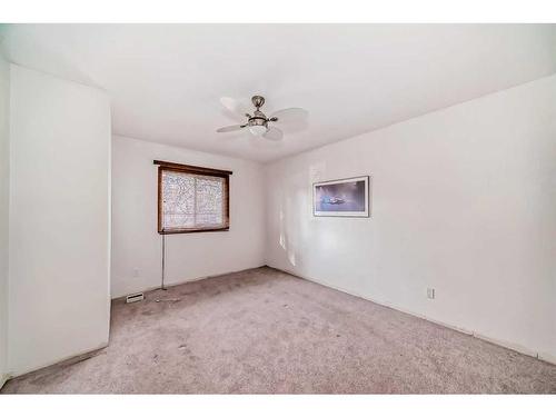 8532 34 Avenue Nw, Calgary, AB - Indoor Photo Showing Other Room