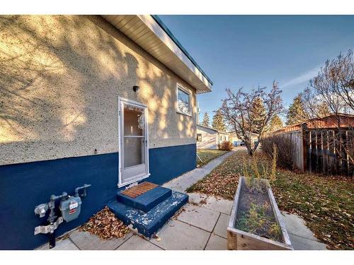 8532 34 Avenue Nw, Calgary, AB - Outdoor