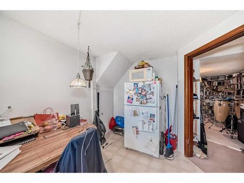 8532 34 Avenue Nw, Calgary, AB - Indoor