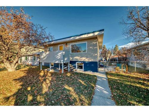 8532 34 Avenue Nw, Calgary, AB - Outdoor