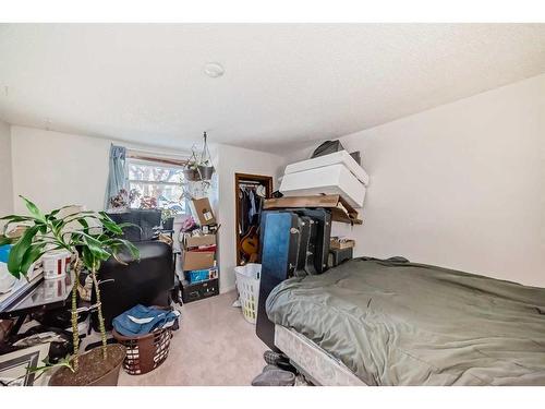 8532 34 Avenue Nw, Calgary, AB - Indoor Photo Showing Bedroom