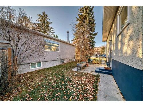 8532 34 Avenue Nw, Calgary, AB - Outdoor