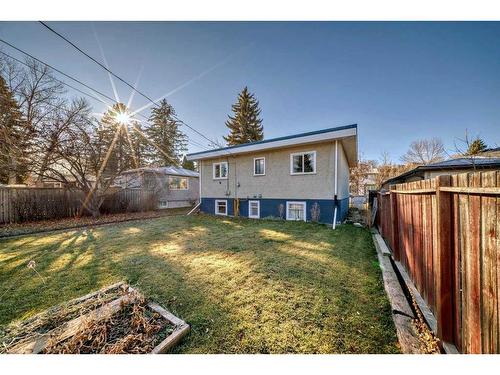 8532 34 Avenue Nw, Calgary, AB - Outdoor