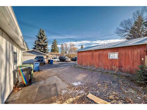 8532 34 Avenue Nw, Calgary, AB - Outdoor