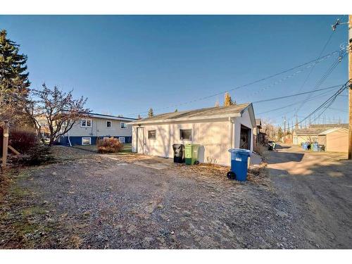 8532 34 Avenue Nw, Calgary, AB - Outdoor