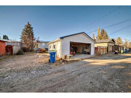 8532 34 Avenue Nw, Calgary, AB - Outdoor