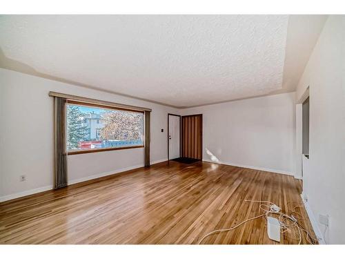 8532 34 Avenue Nw, Calgary, AB - Indoor