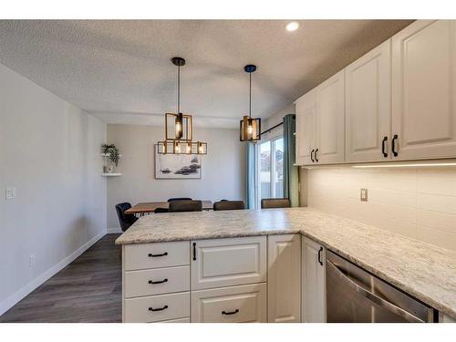 80 Woodglen Close Sw, Calgary, AB - Indoor Photo Showing Kitchen