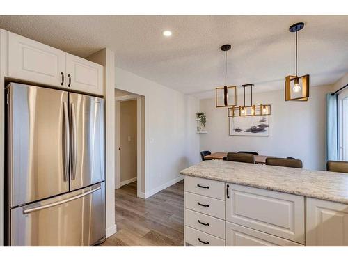 80 Woodglen Close Sw, Calgary, AB - Indoor Photo Showing Kitchen