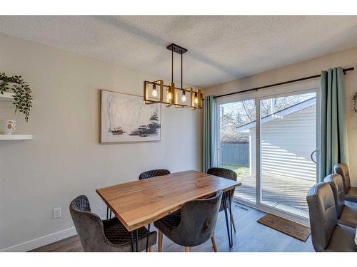 80 Woodglen Close Sw, Calgary, AB - Indoor Photo Showing Dining Room