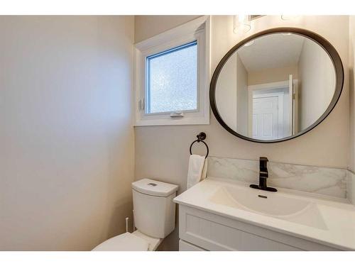 80 Woodglen Close Sw, Calgary, AB - Indoor Photo Showing Bathroom