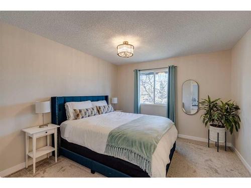 80 Woodglen Close Sw, Calgary, AB - Indoor Photo Showing Bedroom