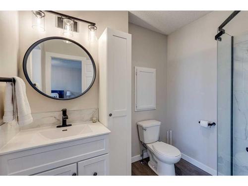 80 Woodglen Close Sw, Calgary, AB - Indoor Photo Showing Bathroom