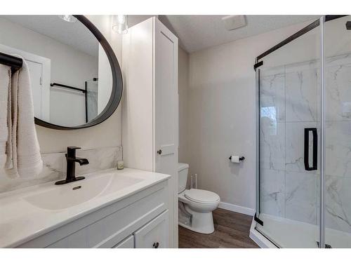 80 Woodglen Close Sw, Calgary, AB - Indoor Photo Showing Bathroom