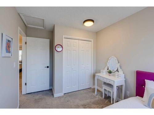 80 Woodglen Close Sw, Calgary, AB - Indoor Photo Showing Bedroom