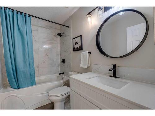 80 Woodglen Close Sw, Calgary, AB - Indoor Photo Showing Bathroom