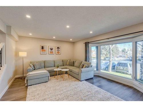 80 Woodglen Close Sw, Calgary, AB - Indoor Photo Showing Living Room