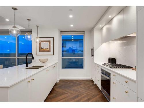 701-8505 Broadcast Avenue Sw, Calgary, AB - Indoor Photo Showing Kitchen With Double Sink With Upgraded Kitchen