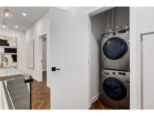 701-8505 Broadcast Avenue Sw, Calgary, AB - Indoor Photo Showing Laundry Room