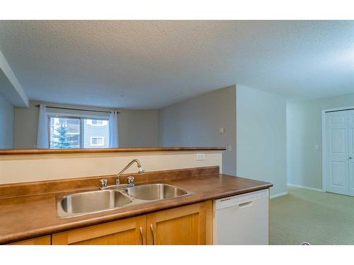 4204-10 Prestwick Bay Se, Calgary, AB - Indoor Photo Showing Kitchen With Double Sink