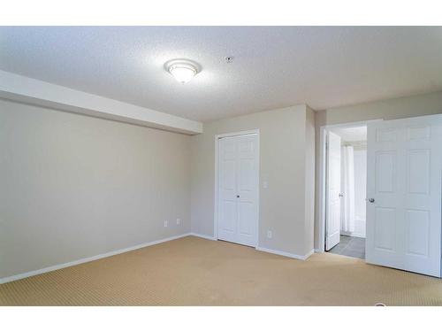 4204-10 Prestwick Bay Se, Calgary, AB - Indoor Photo Showing Other Room